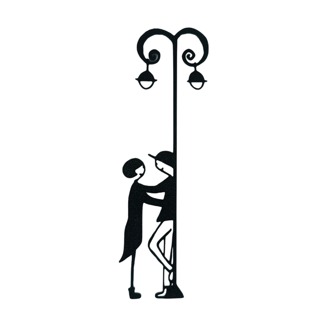 Adossé au lampadaire